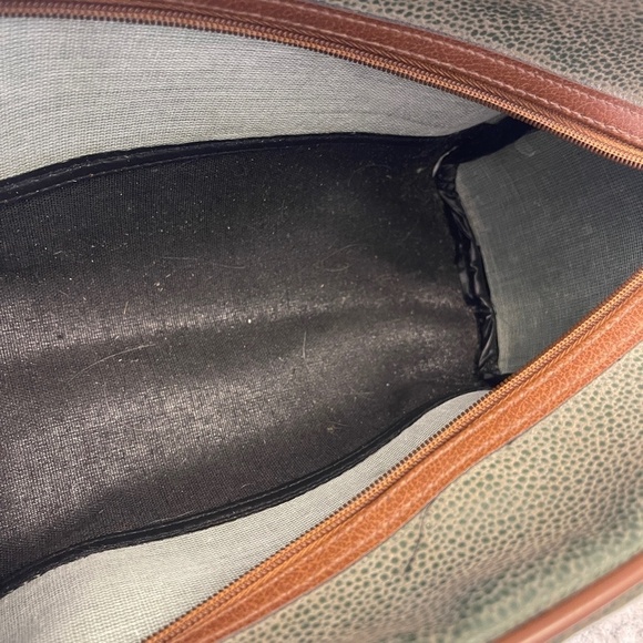 MGM Grand Cast Casino Green‎ Suede Toiletry Bag - Picture 8 of 10